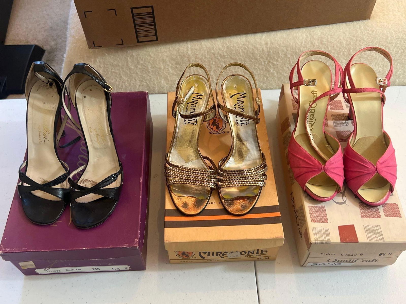 Three Pair Of Women's Shoes Size 5 1/2: Three pair of women's shoes size 5 1/2. Quality craft, Miramonte, Garolini.