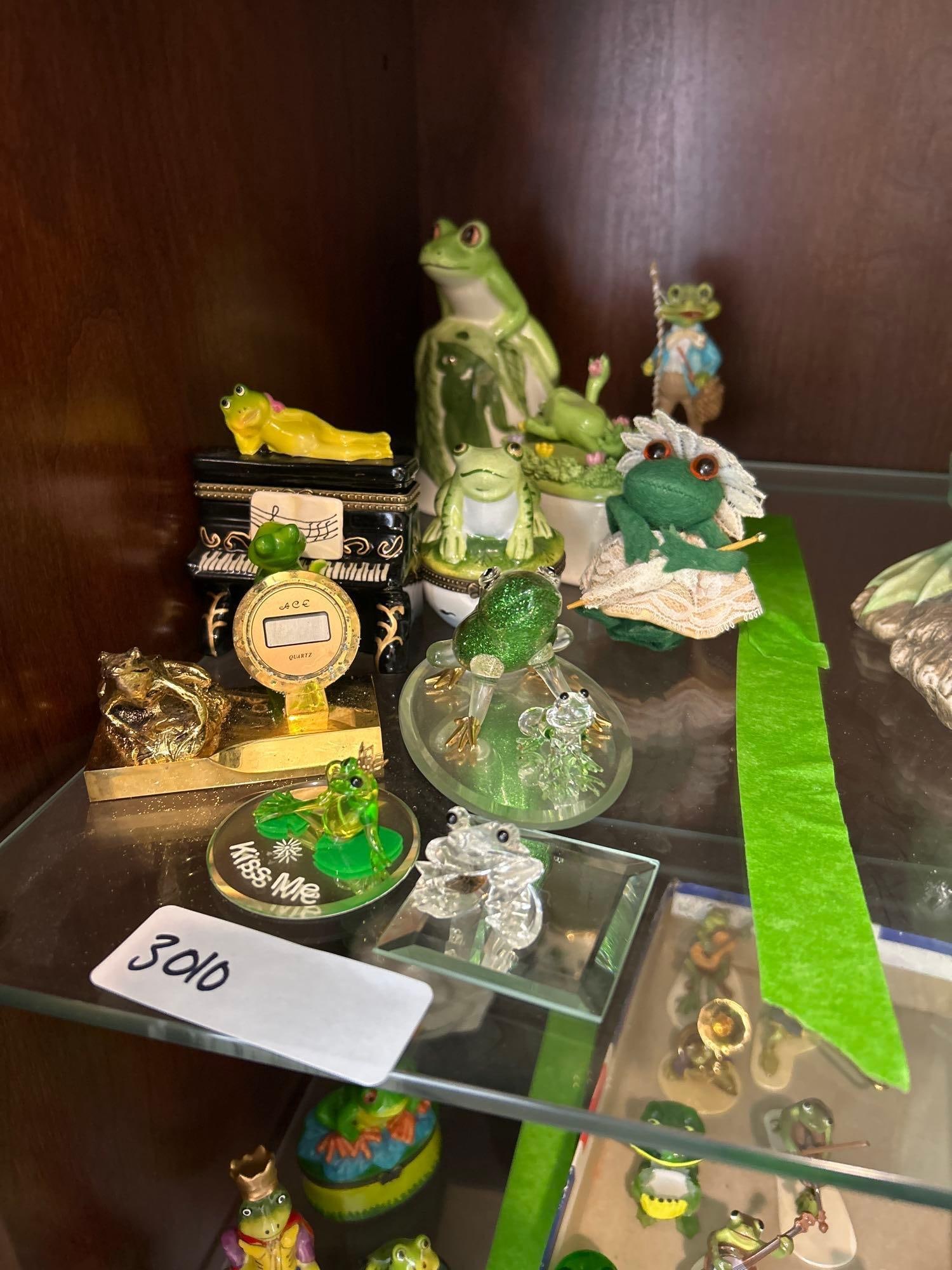 Miniature Frog Boxes & Collectibles: Miniature frog boxes & collectibles. Tallest approximately 5.0 in.