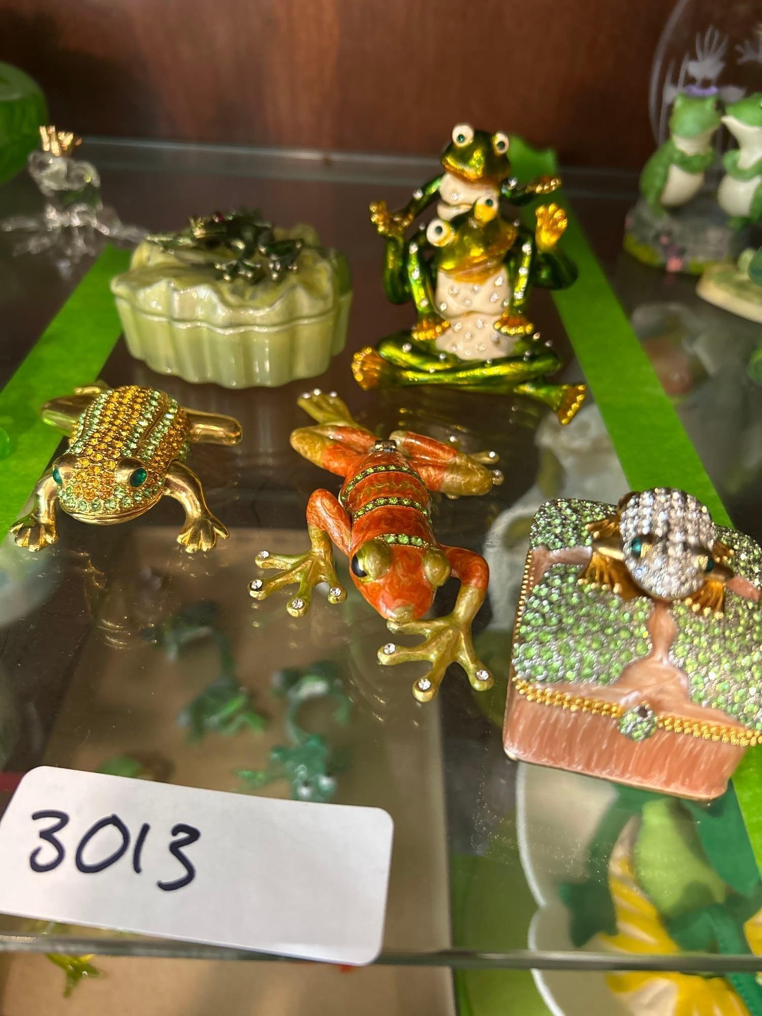 Decorative Miniature Frog Boxes: Decorative miniature frog boxes.