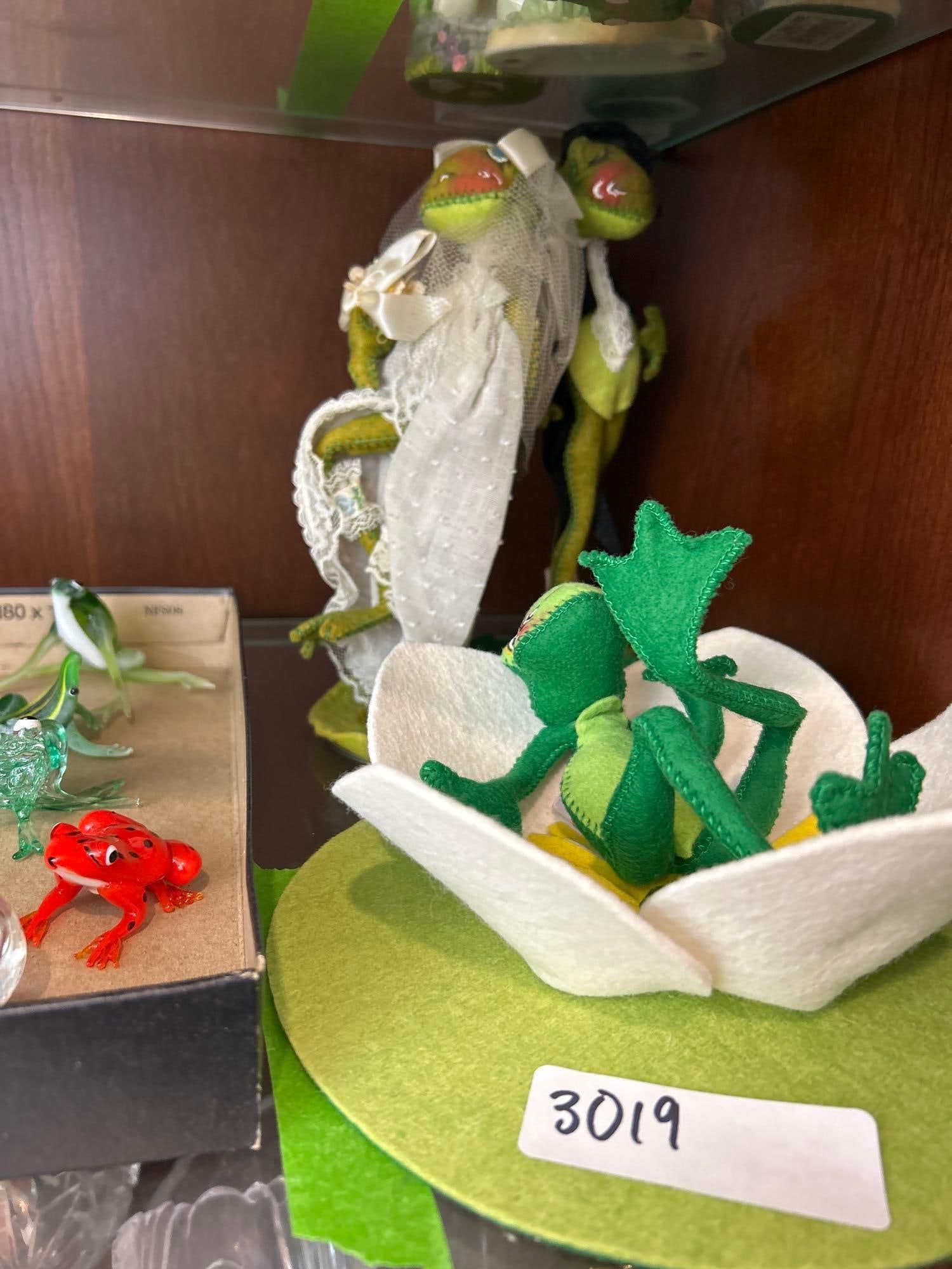 Vintage Annalee Felt Frog Dolls: Vintage Annalee felt frog dolls. Frog on lily pad doll approximately 7.5L x 4.0H in.