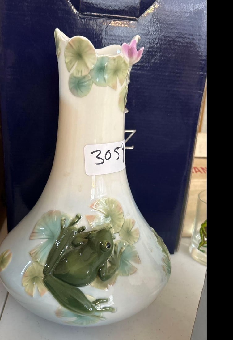 Franz Amphibia Collection Frog Vase With Original Box: Franz Amphibia Collection frog vase with original box.