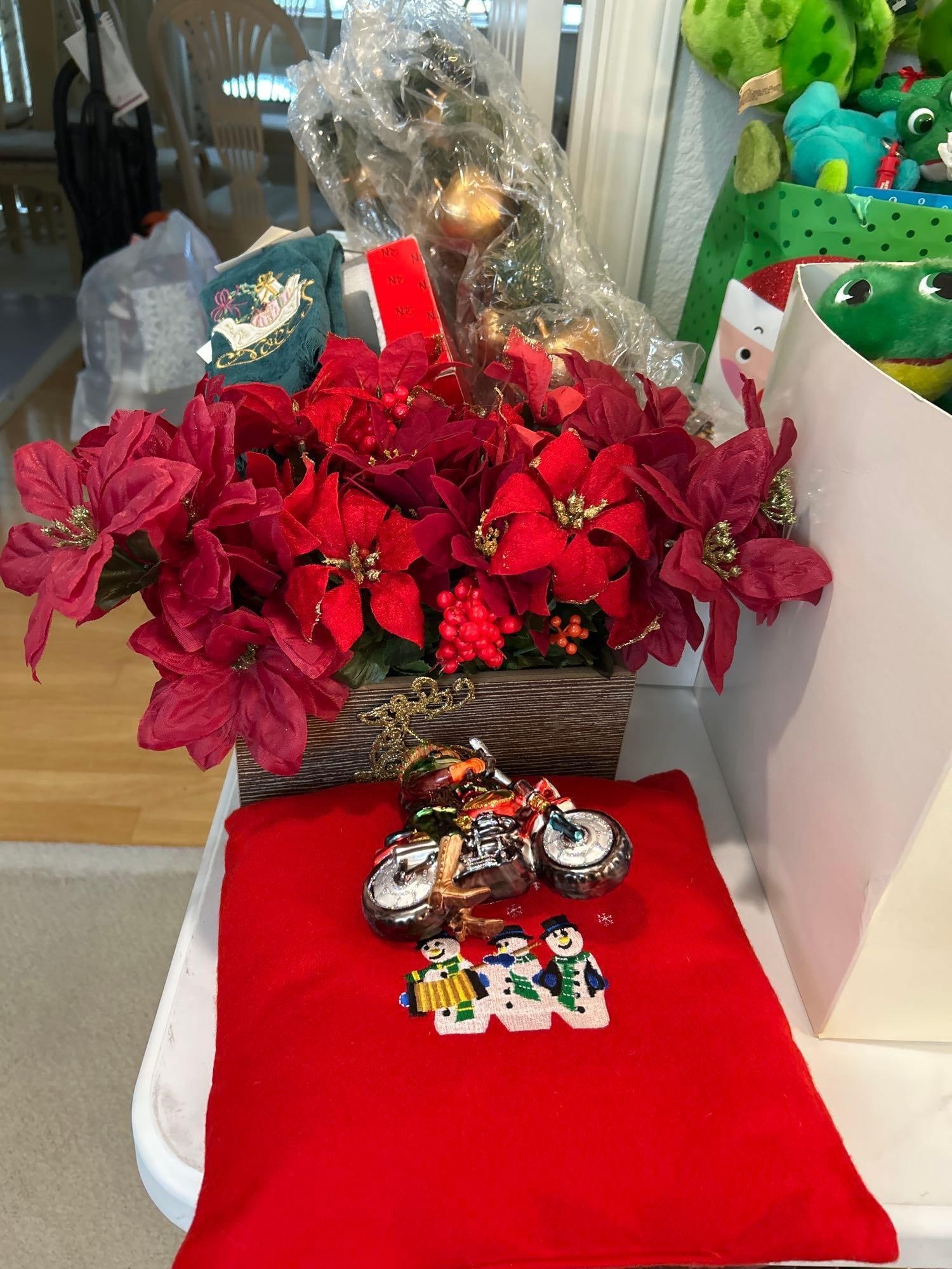 Christmas Ornaments And Decor (1 of 6)