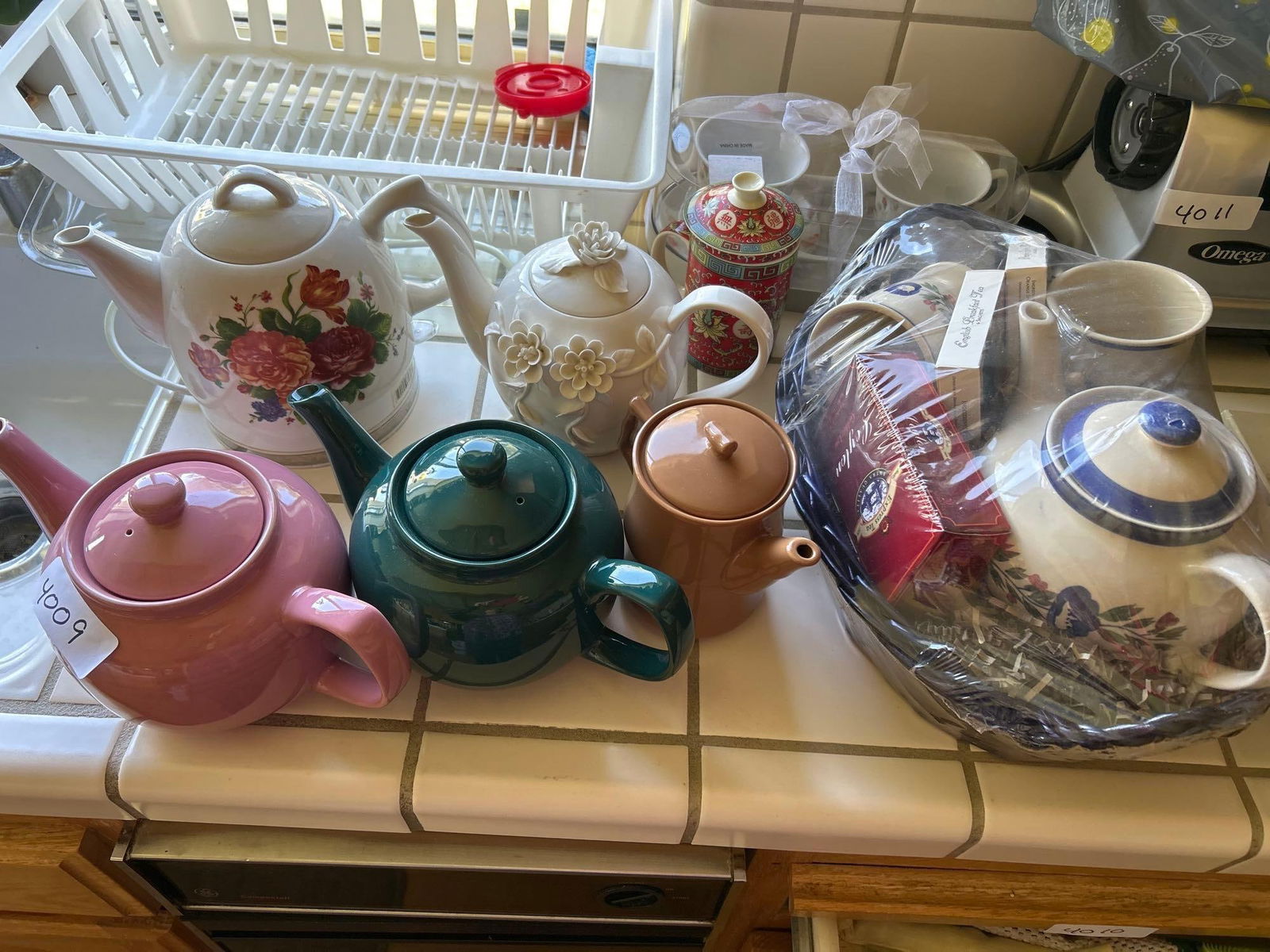 Electric Tea Kettle, Teapots And Cups: Electric tea kettle, teapots and cups.
