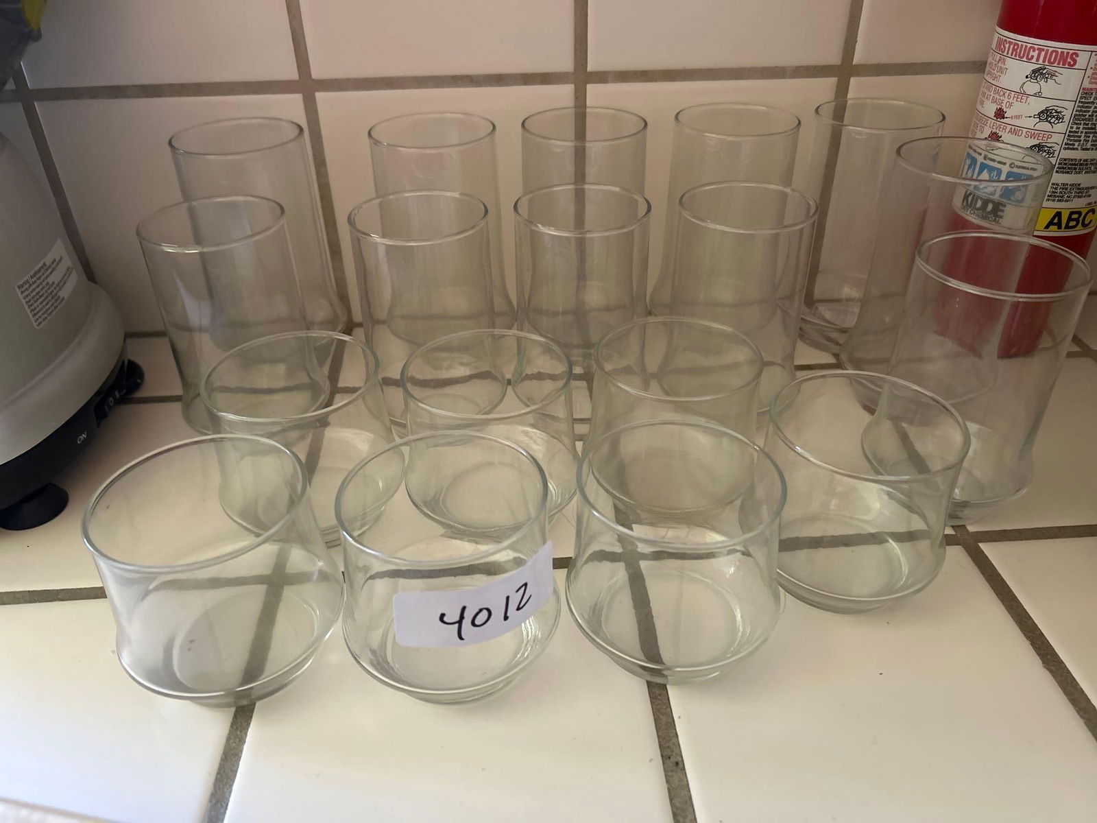 18 Piece Set Of Mid-Century Clear Glasses: 18 piece set of mid-century Clear glasses.