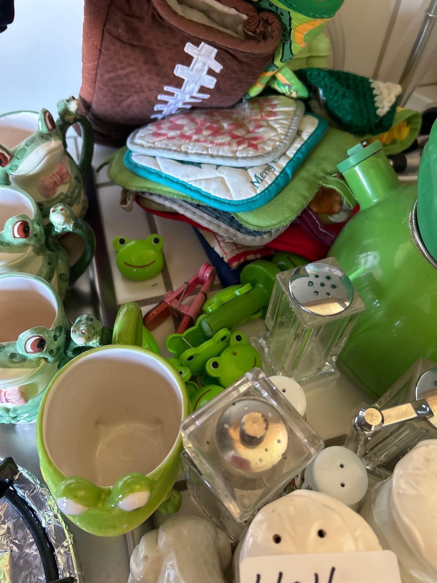 Frog Themed Kitchen Items And More - 2