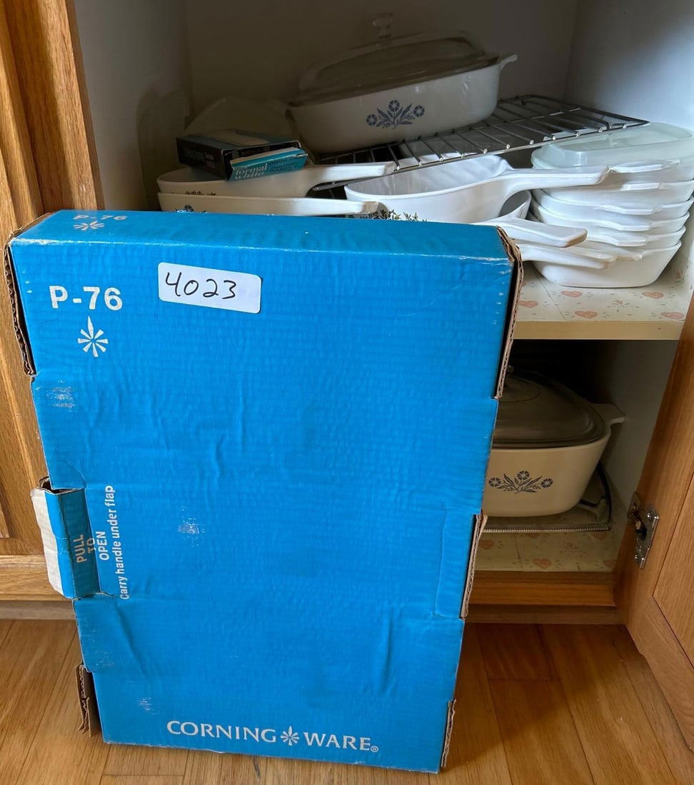 Lot Of Vintage Corning Ware (1 of 4)