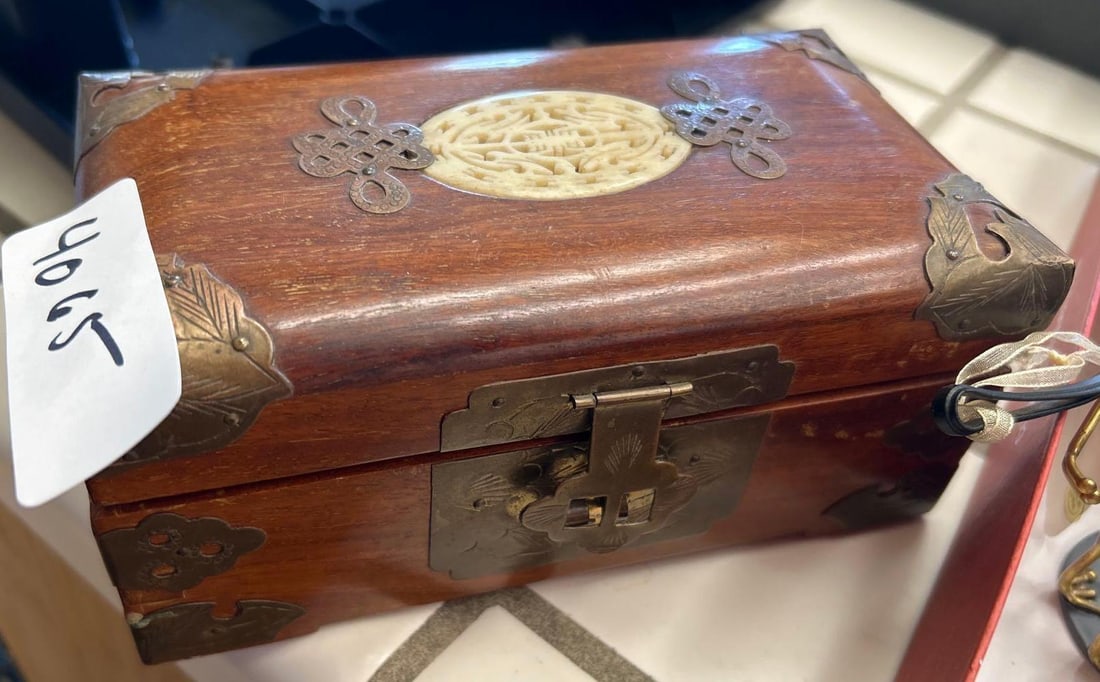 Vintage Chinese Box With Center Medallion And Costume Jewelry (1 of 3)