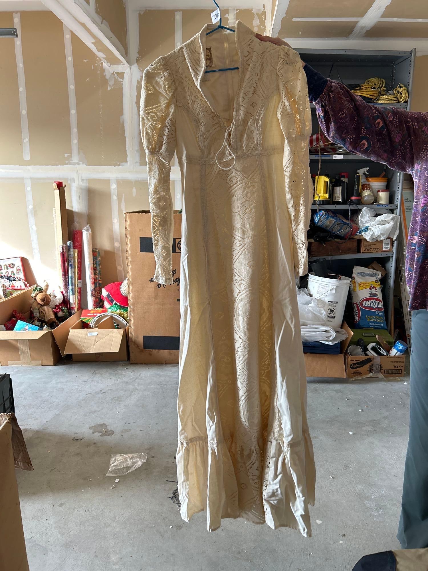 Vintage Gunne Sax Lace Peasant Dress: Vintage Gunne Sax Lace peasant dress. Marked size 5.