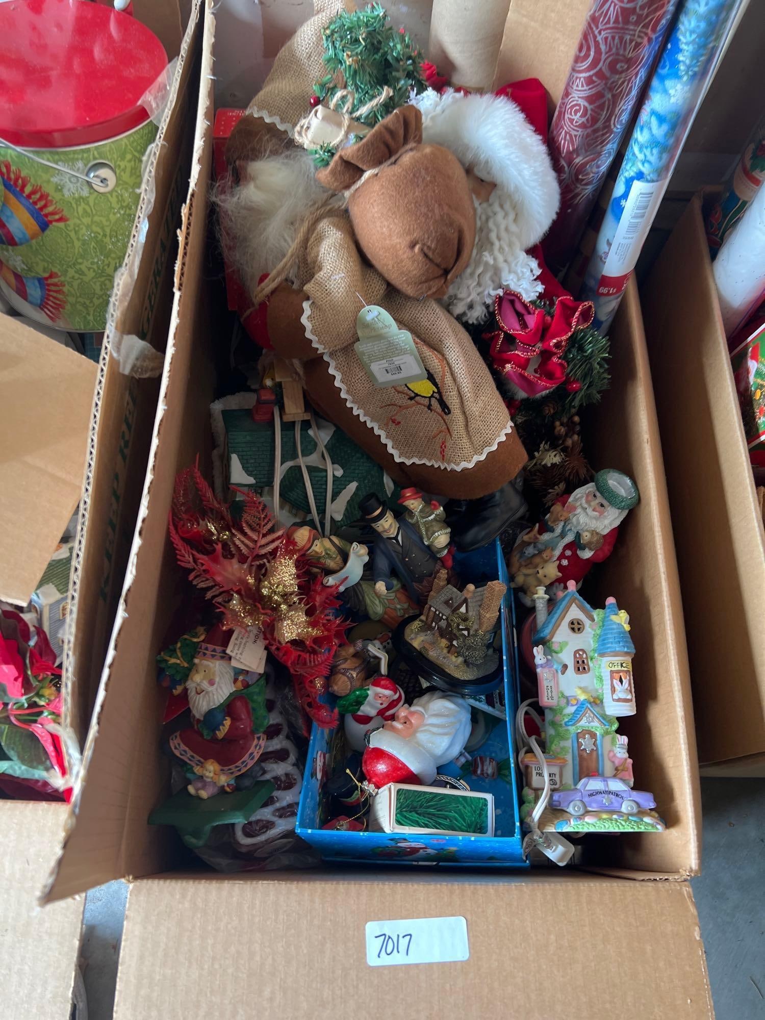 Christmas Decor & Wrapping Paper (1 of 5)