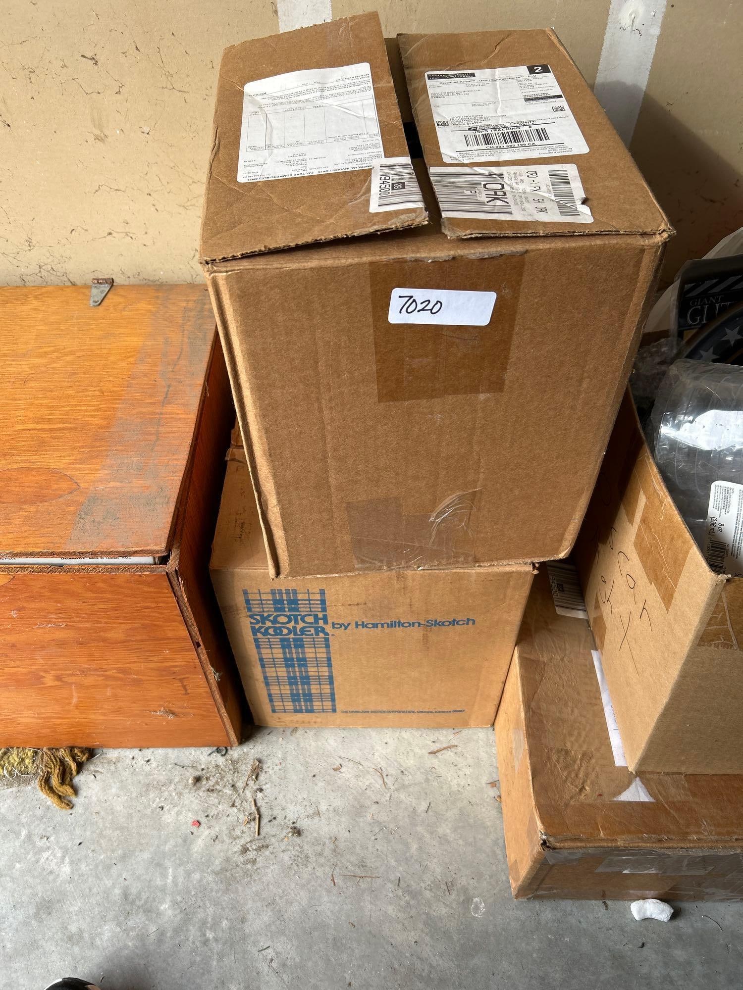 Ice Maker & Cooler (1 of 3)