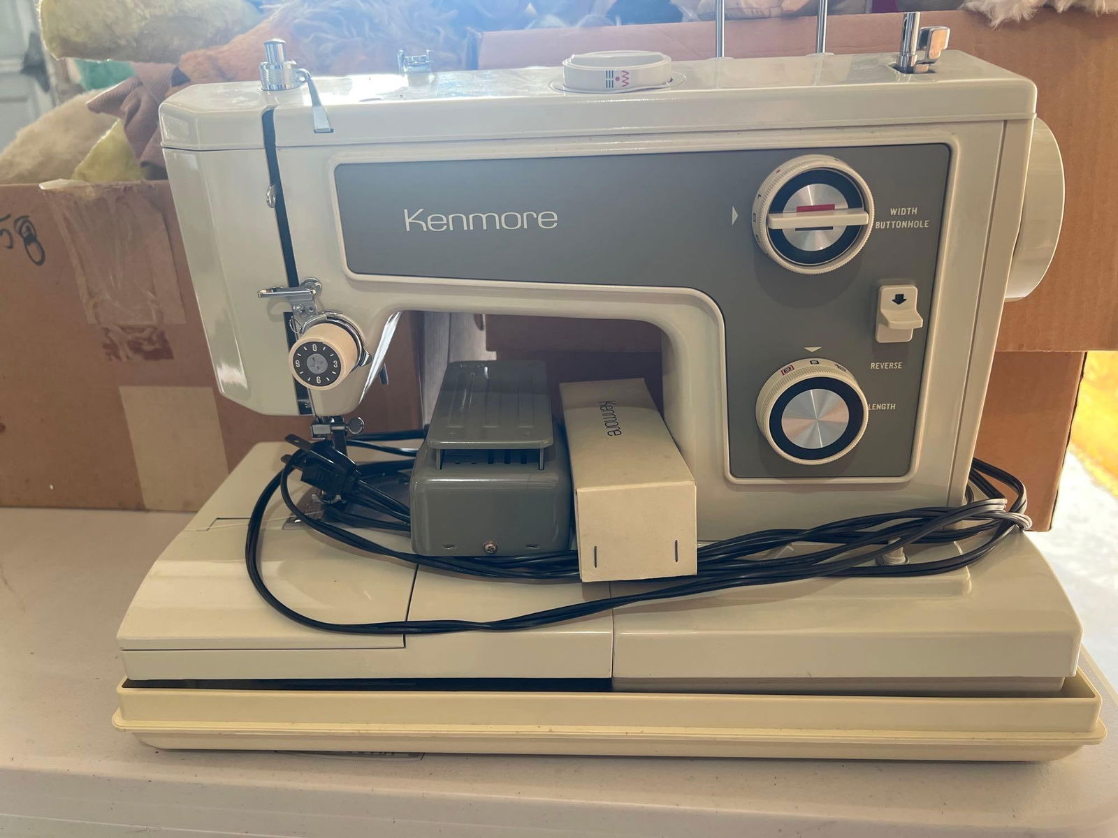 Kenmore Sewing Machine With Cover (1 of 3)