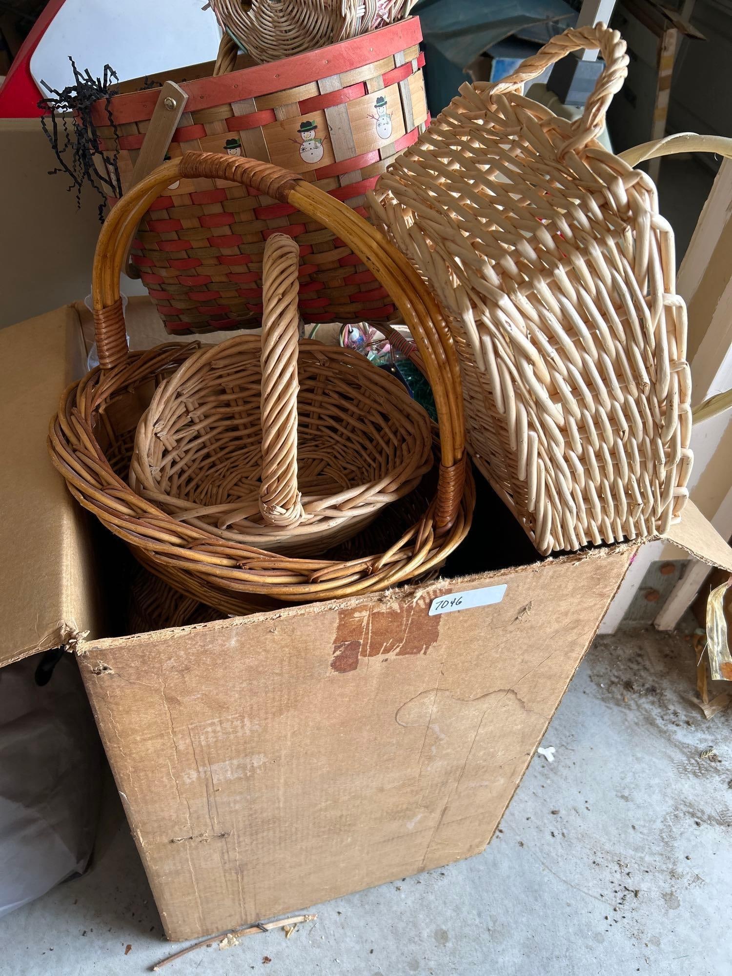 Large Lot Of Decorative & Holiday Baskets (1 of 5)