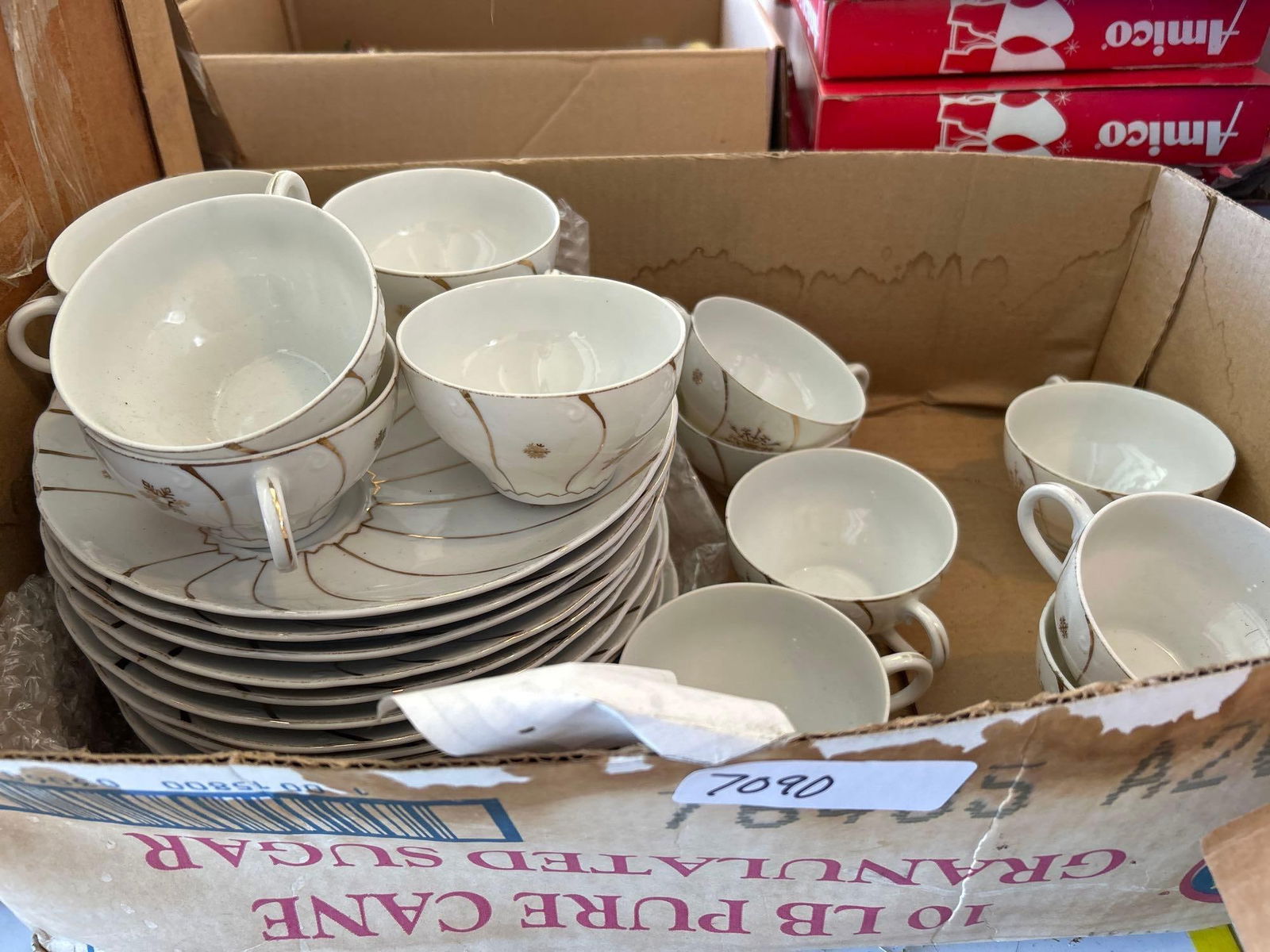 Porcelain Teacups & Luncheon Plates Set (1 of 5)