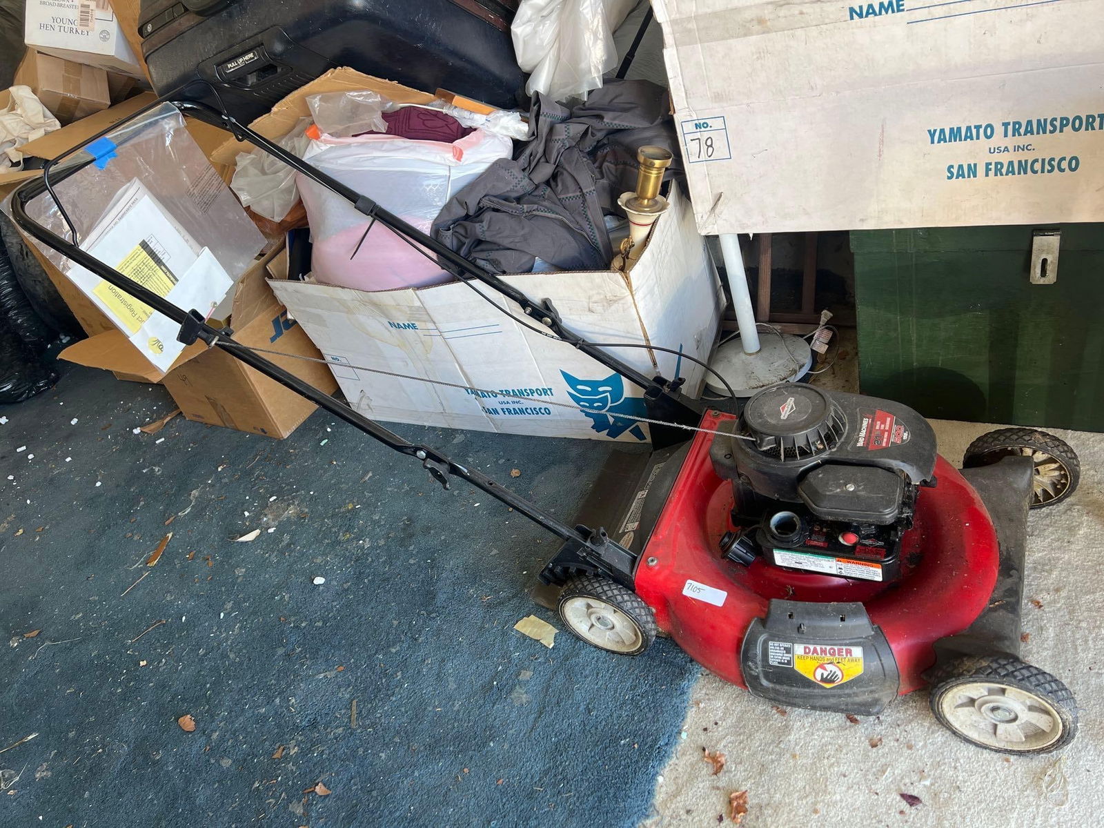 Briggs & Stratton Yard Machines Lawnmower (1 of 3)