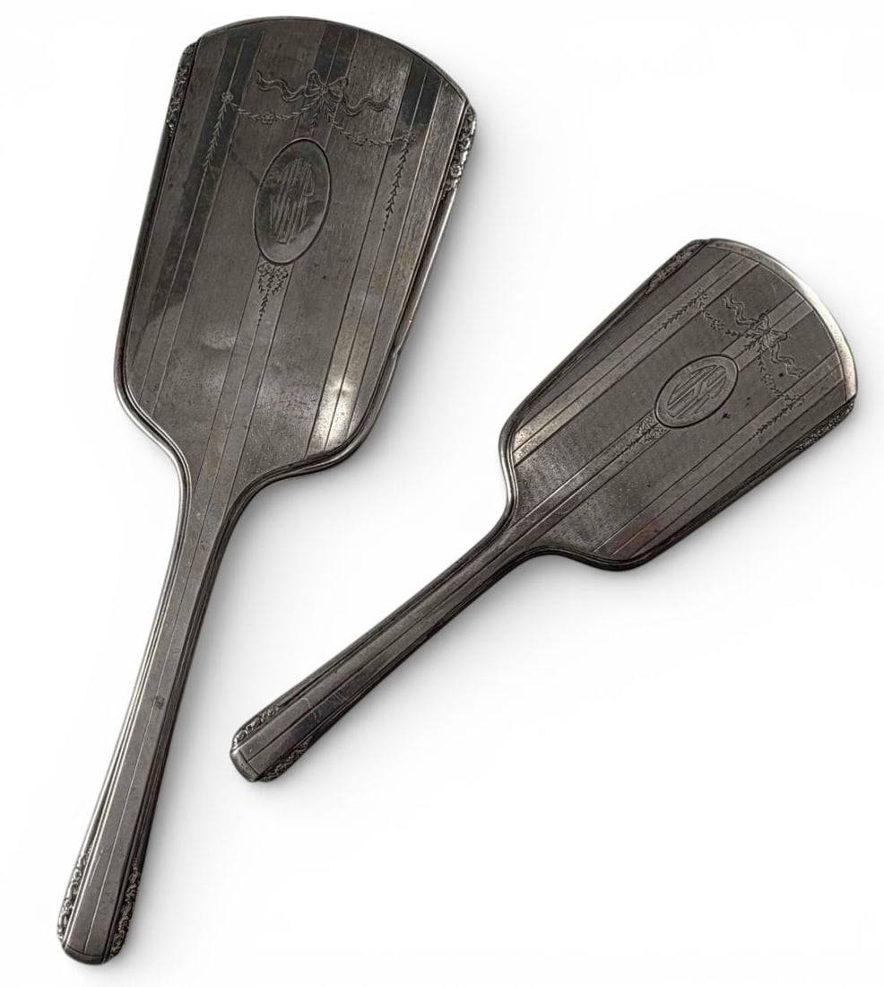 Art Deco Sterling Silver Vanity Mirror & Brush Set: Art Deco Sterling Silver Vanity Mirror & Brush Set. Marked "International Sterling." Mirror approximately 13.75L x 4.5W in. Brush approximately 9.875L x 3.0W in. ALL CREDIT CARDS WILL BE MANUALLY VERI