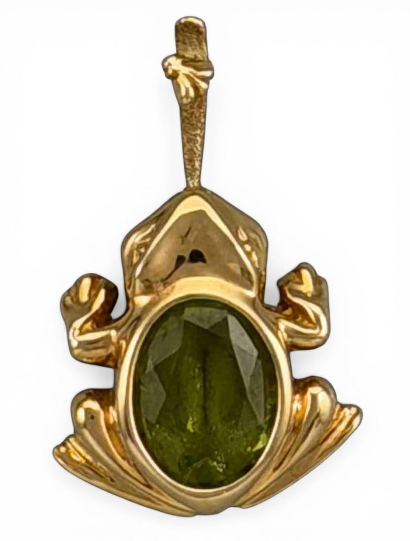 14K Peridot Frog Pendant (1 of 4)