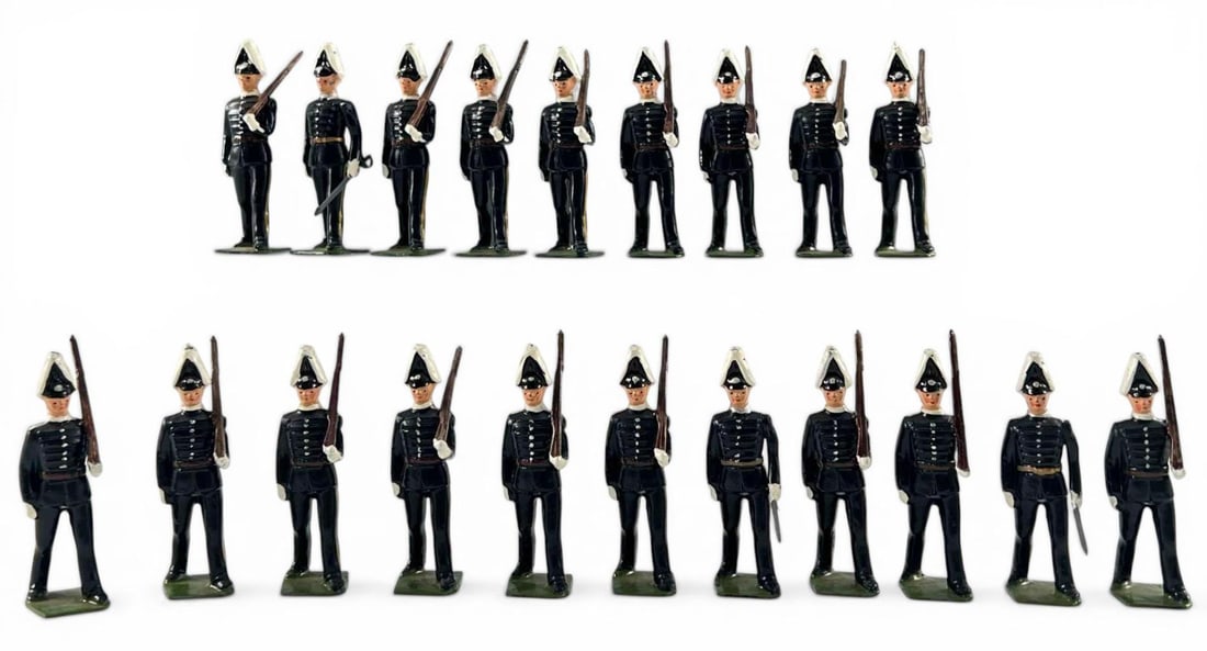 Britains Toy Soldiers No. 2035, Svea Livgarde (Swedish Lifeguard), 21 Pieces (1 of 20)