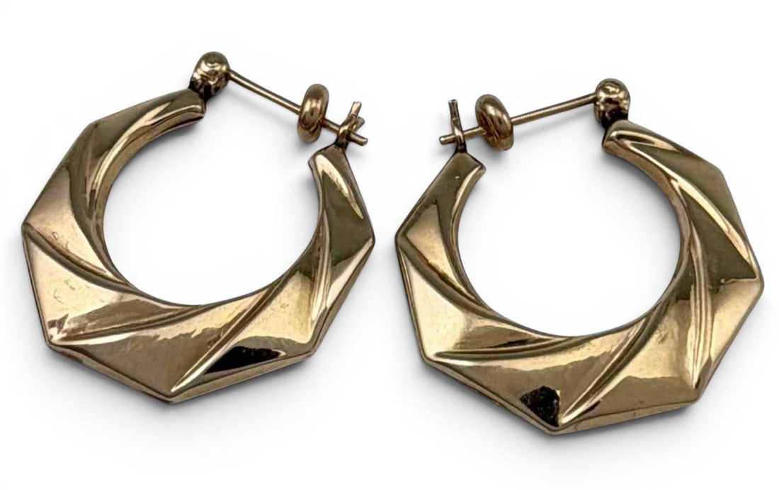14K Gold Geometric Hoop Earrings: 14K Gold Geometric Hoop Earrings, 1.9g. Unmarked, test as 14K. Approximately 22.0L x 20.0W mm. ALL CREDIT CARDS WILL BE MANUALLY VERIFIED PRIOR TO SHIPMENT.
