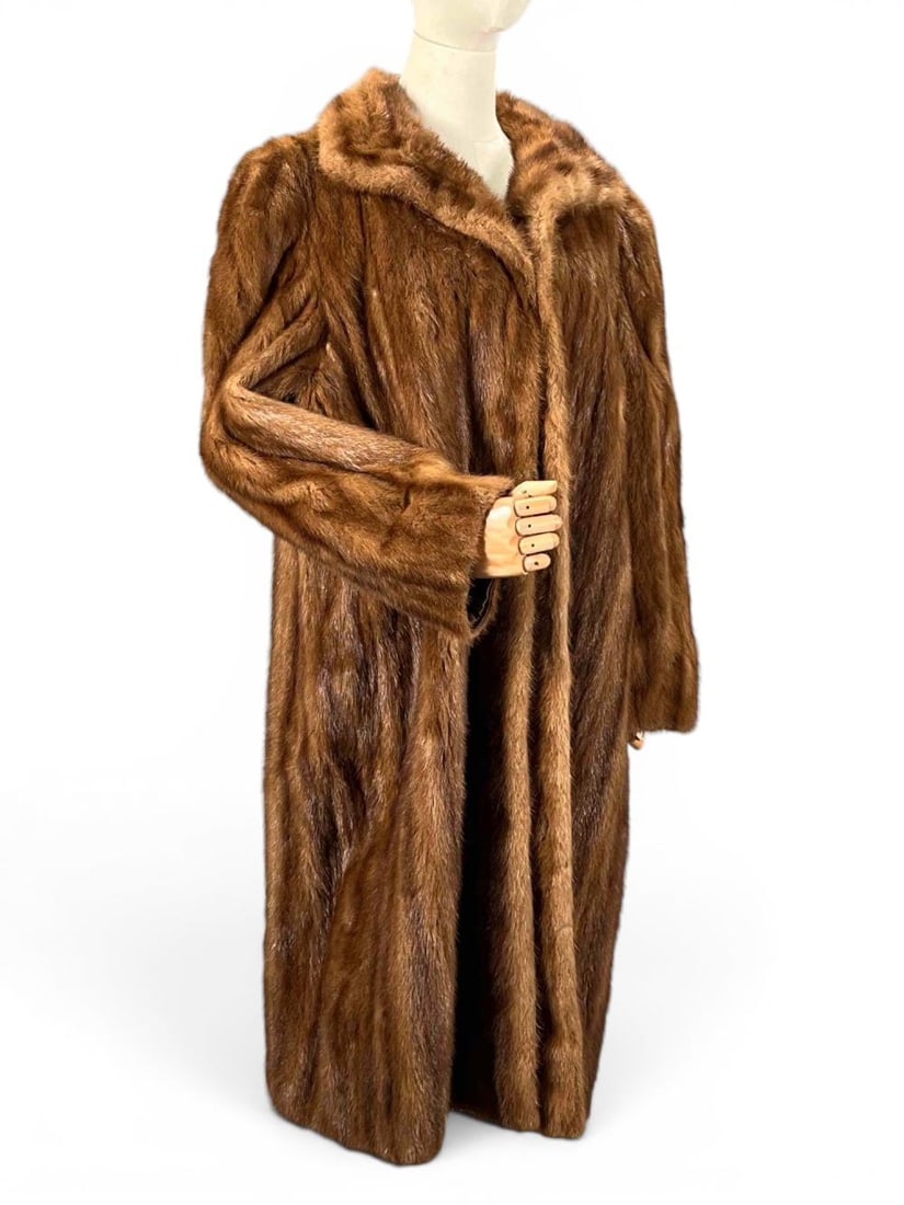 Mid Century Mink Fur Coat, L. Beckman, Los Angeles: Mid Century Mink Fur Coat, L. Beckman, Los Angeles. Approximate size small-medium. Total length approximately 43.0in. Chest approximately 40.0in. Sleeve length approximately 23.0in. Shoulders approxim