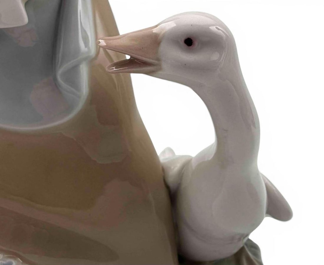 Two Lladro Porcelain Figures - 10