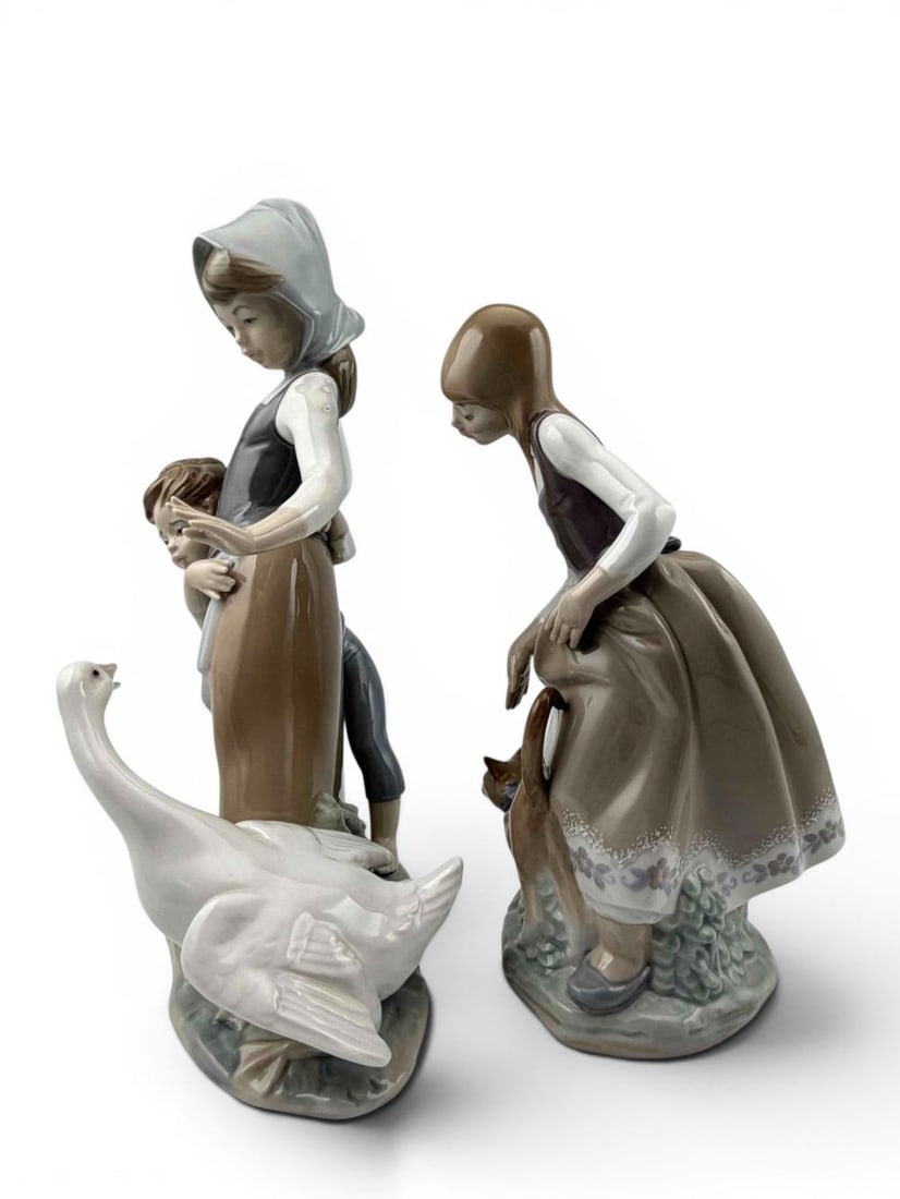 Two Lladro Porcelain Figures - 3