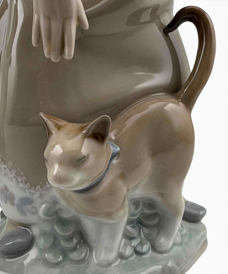 Two Lladro Porcelain Figures - 9