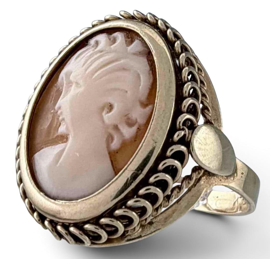14K Shell Cameo Ring (1 of 5)