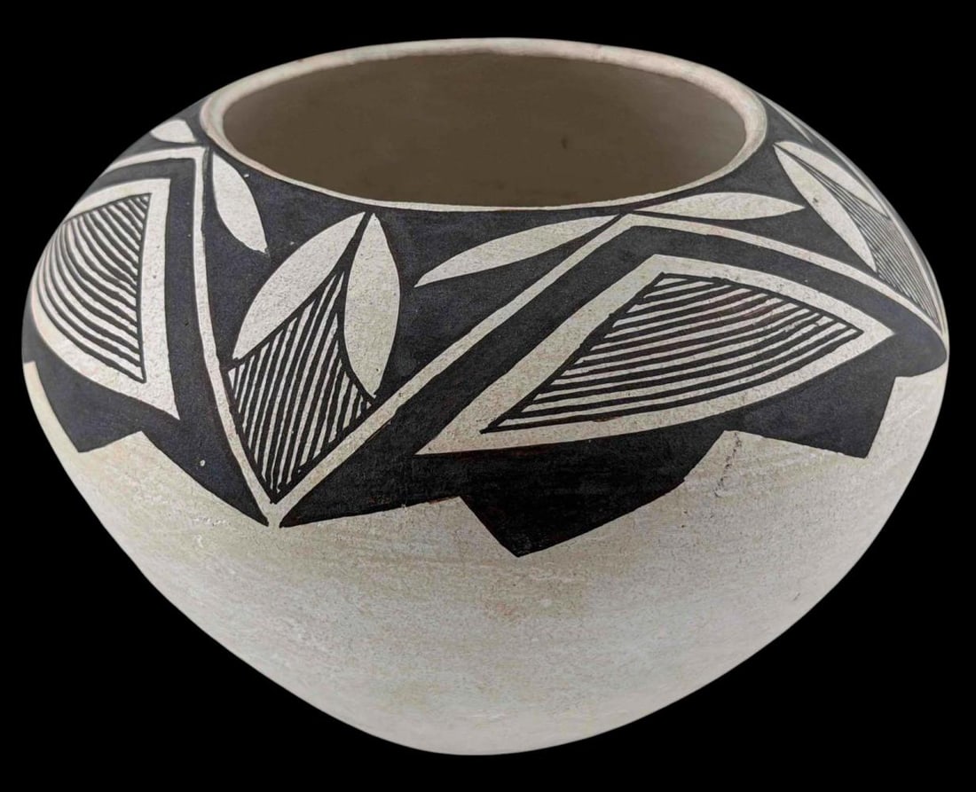 Jessie Garcia, Acoma Pueblo Pottery Jar: Jessie Garcia, Acoma Pueblo Pottery Jar. Signed "Jessie Garcia Acoma, N. Mex." Approximately 5.25H x 7.25W in.