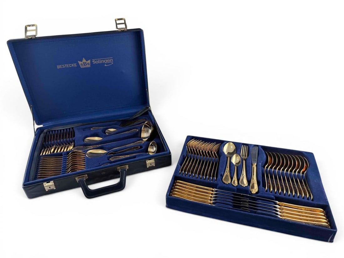 Bestecke Solingen Hartvergoldet Gold Plate Flatware Set, 70 Pieces: Bestecke Solingen Germany Hartvergoldet Gold Plate Flatware Set. Five piece place setting for twelve, with ten serving pieces, 70 pieces. Marked "Solingen 18/10 23/24 Karat Hartvergoldet." Largest pie