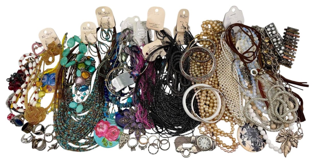 Large Lot of Costume Jewelry: Large Lot of Costume Jewelry.