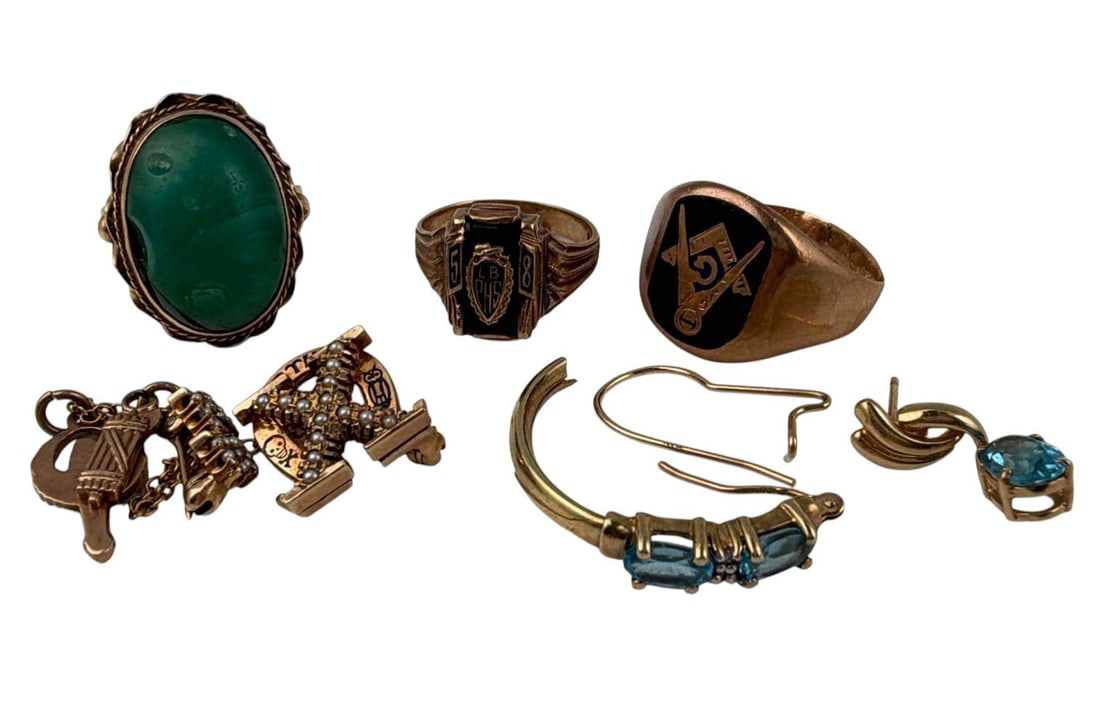 10k Gold Lot: 10k Gold Lot to include a Masons ring, fraternal pin, class ring, earring holder, green stone ring.& blue topaz pieces. 14.6g (rings, pin,earring holder), green stone ring, 5.3g. blue topaz pieces