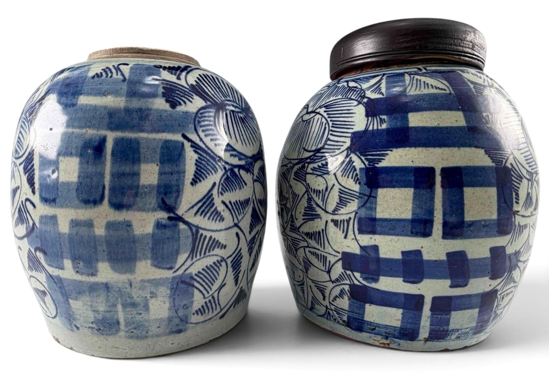 Pair Of Chinese Blue And White Porcelain Ginger Jars: Pair Of Chinese Blue And White Porcelain Ginger Jars. One with lid. Each approximately 8.37H x 7.75W in.