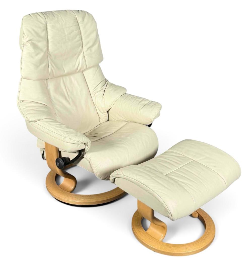 Ekornes Stressless Leather Lounge Chair With Ottoman: Ekornes Stressless Leather Lounge Chair With Ottoman. Approximately 41.5H x 30.0W x 26.0D in. Ottoman approximately 16.5H x 22.0W x 15.5D in.