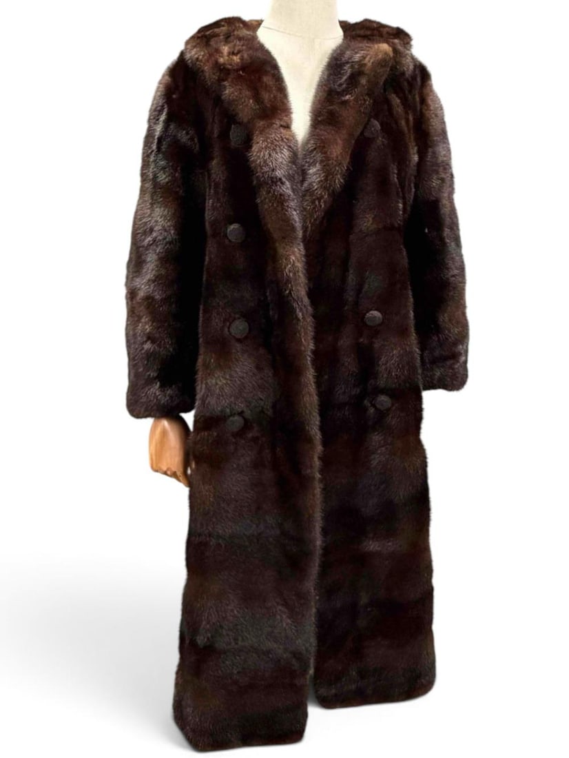 Vintage Joseph Magnin Mink Fur Coat, Ca. 1960's: Vintage Joseph Magnin Mink Fur Coat, Ca. 1960's. Length at back approximately 41.0in. Chest approximately 36.0in. Shoulders approximately 18.0in. Sleeve length approximately 19.5in. Please note split