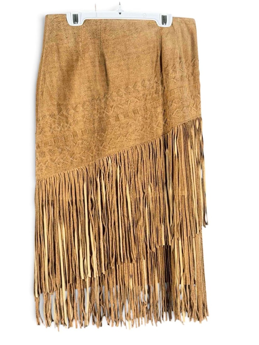 Double D Ranch Fringed Suede Skirt: Double D Ranch Fringed Suede Skirt. Marked Size 6. Approximately 27.5 in length. Waist approximately 29in.