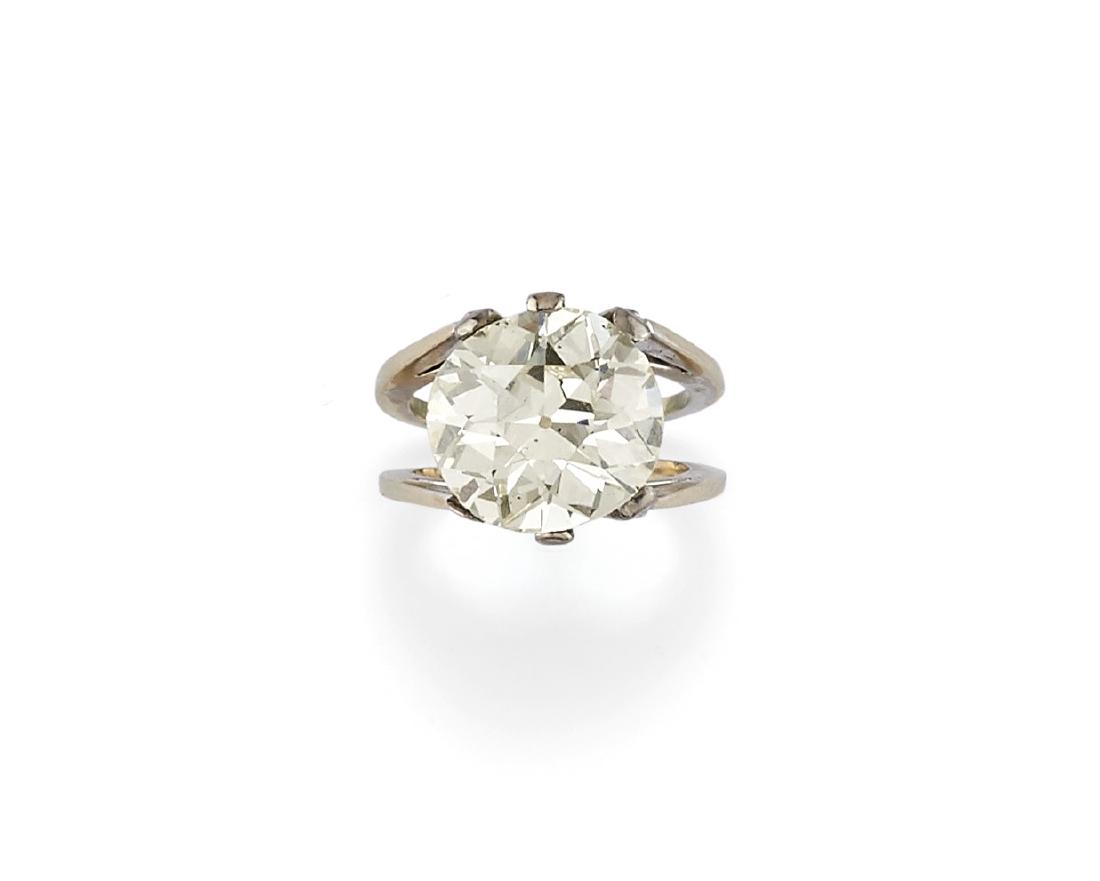 diamond ring: DIAMOND RING in white gold with Old European-cut diamond weighing 8.24 ct.