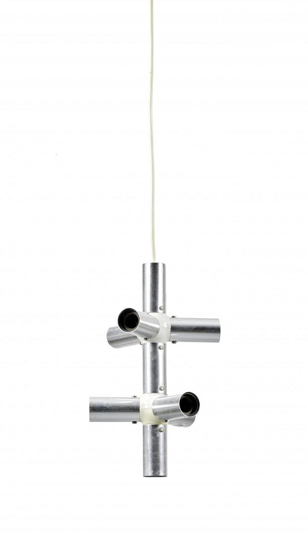 ROBERT HAUSSMANN & TRIX HOGL Due lampade a sospensione: Alluminio, plastica. Lievi difetti. 40 x 21 x 21 cm Aluminum, plastic. Minor defects. 15.75 x 8.27 x 8.27 in. TAGS: - Lamps