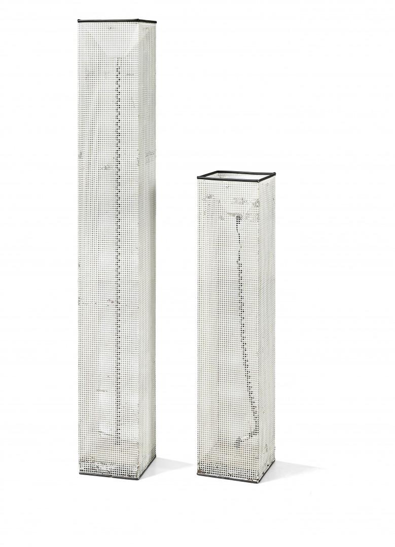 GUIDO GERLI Due lampade 'TAI' per Robots 1982 Two: Metallo verniciato, metacrilato. Difetti. 152 x 21 x 21 cm 100 x 21 x 21 cm Painted metal, methacrylate. Defects. 59.84 x 8.27 x 8.27 in. 39.37 x 8.27 x 8.27 in. TAGS: - Table lamps