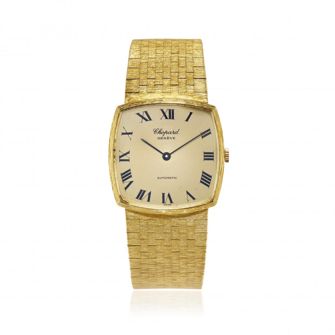 GOLD AUTOMATIC CHOPARD REF. 2052 WITH BOX AND PAPERS,: GOLD AUTOMATIC CHOPARD REF. 2052 WITH BOX AND PAPERS, SOLD IN 1973 Two-body carré 18K gold case entirely decorated with bark texture, signed, n. 52788, snap on caseback, integrated brick-mesh bra