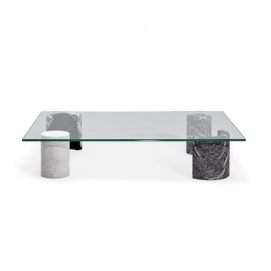 CASIGLIANI TAVOLO BASSO - LOW TABLE: CASIGLIANI Tavolo basso anni '80 Marmo, vetro. 24 x 120 x 80 cm - Low table 1980s Marble, glass. 9.45 x 47.24 x 31.50 in.