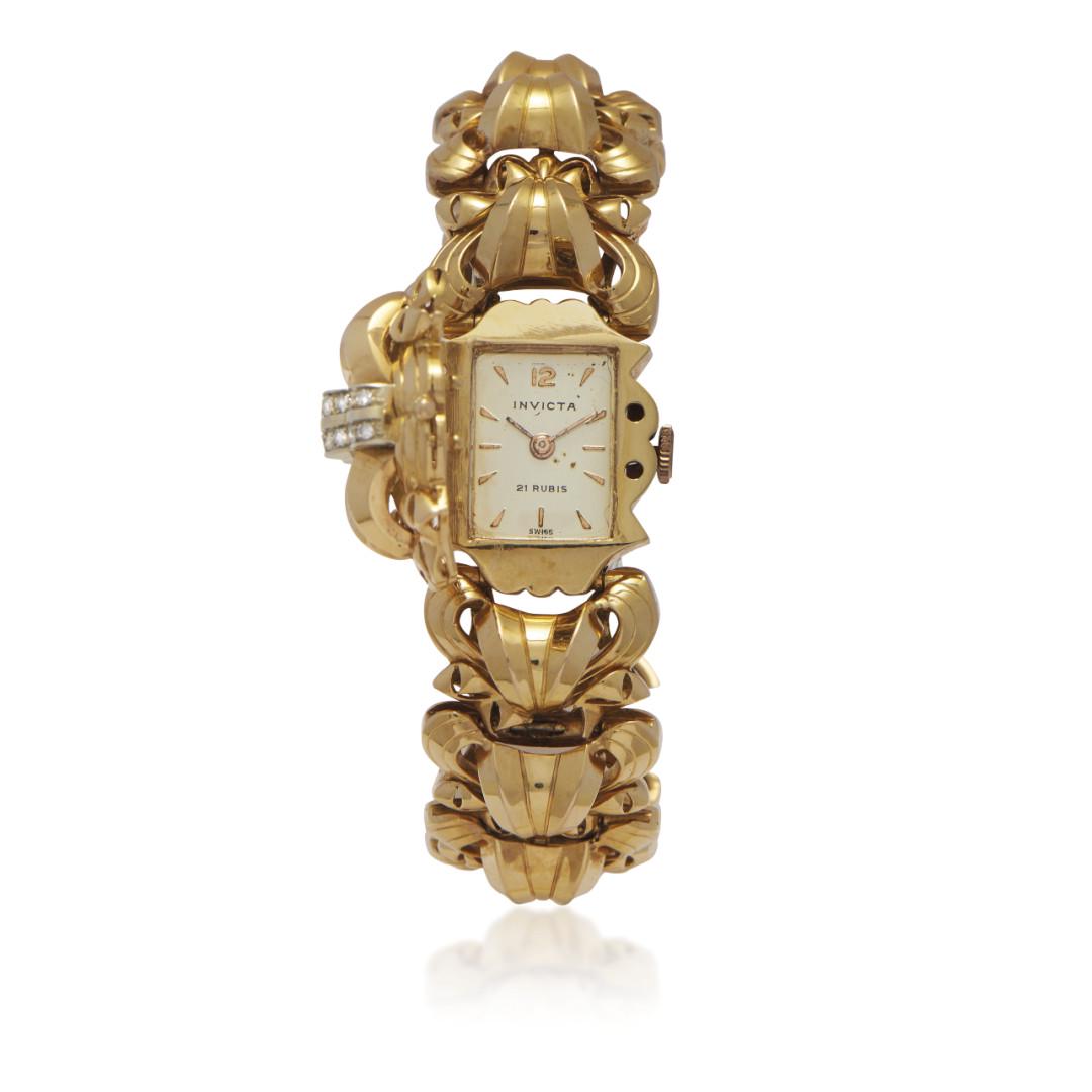 INVICTA CONCEALED WATCH IN GOLD, 50s: INVICTA CONCEALED WATCH IN GOLD, 50S Case: signed, n. 22546, two-body in 18K gold, snap on caseback, jointed bracelet, lobed and elaborate links, hinged lid sets with diamonds. Dial: signed, silvered,