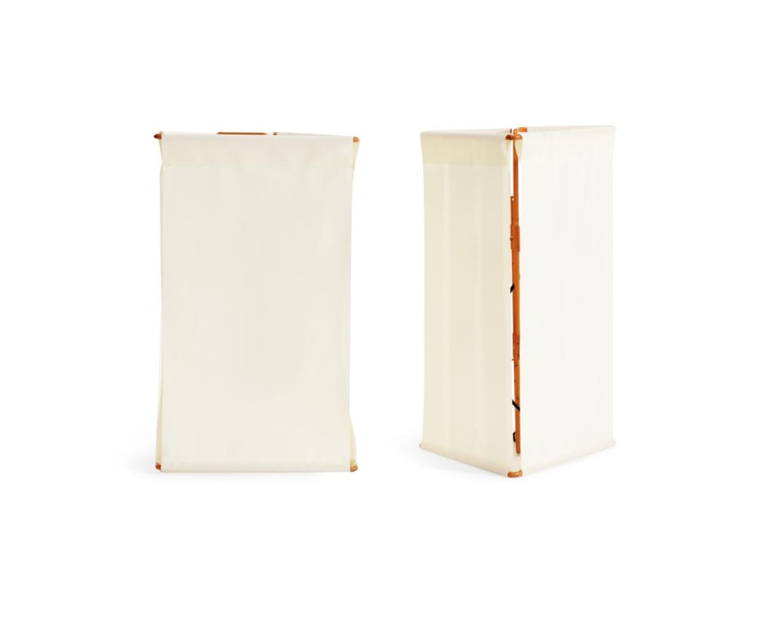 CARLA VENOSTA Due lampade da tavolo per Luci - CARLA VENOSTA Two table lamps for Luci: Due lampade da tavolo per Luci anni '70 Metallo verniciato, tessuto. Marchio originale. Lievi difetti. 52,00 x 30,00 x 30,00 cm (2) - Two table lamps for Luci 1970s Painted metal, fabric. Original mar