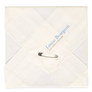 LOUISE BOURGEOIS Handkerchiefs  2000  - LOUISE BOURGEOIS Handkerchiefs  2000: Album editoriale della mostra in legatura in cartonato blu entro fazzoletto bianco tipo York Roulé (cm 43.8), piegato a mano, con titolo in nero e blu, ed. 119/500. 22,80 x 22,80 cm Stampato per cont