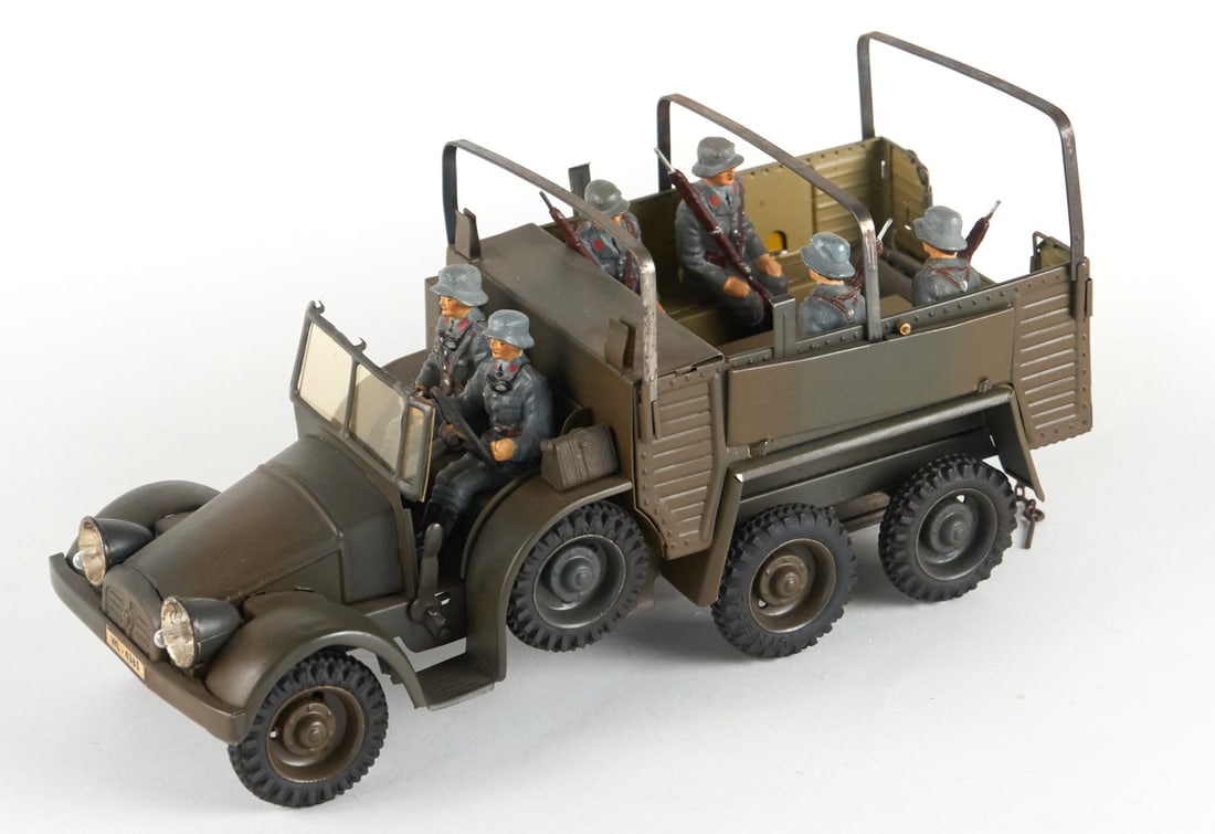 Veicolo trasporto truppe  - Wheeled troop carrier (1 of 2)