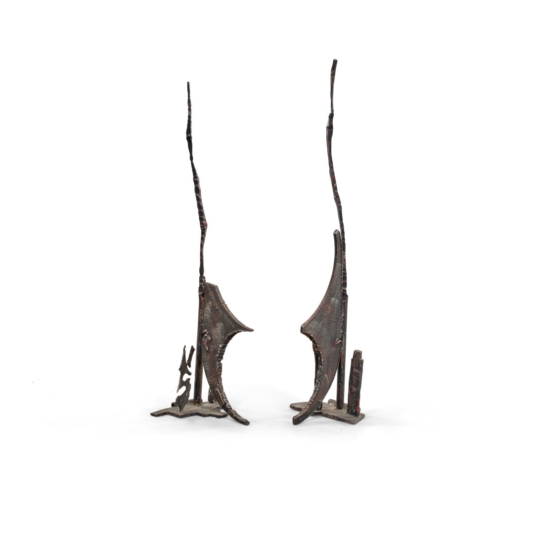 SALVINO MARSURA 1938-2020 Due fermaporte anni ‘60 - SALVINO MARSURA 1938-2020 Two doorstops: Ferro battuto. Firmati. Il più grande 90,5 x 25,5 x 21 cm (2) - Wrought iron. Signed. The highest one 35.62 x 10.03 x 8.26 in. (2)