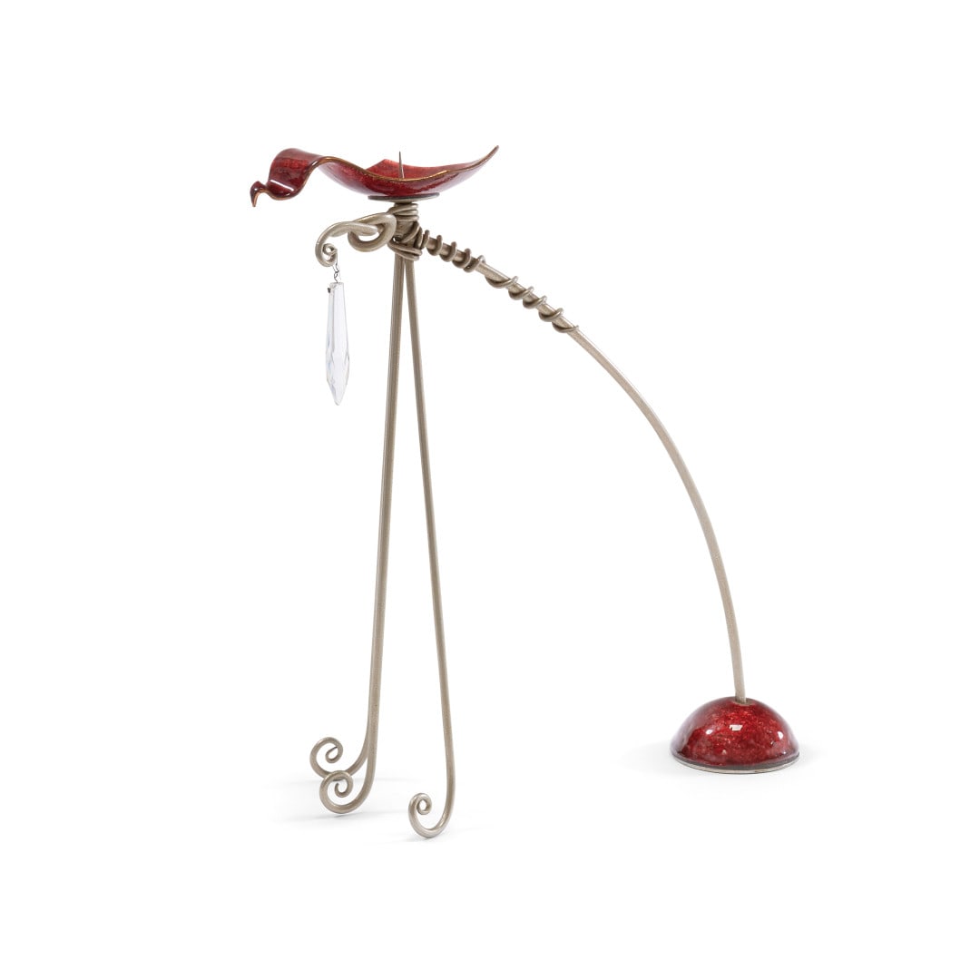 TONI CORDERO 1937-2001 Candeliere ed una placchetta esecuzione Studio Del Campo anni ‘80 - TONI: Metallo, metallo smaltato, cristallo. Firma al retro della placchetta. Candeliere 35,00 x 12,00 x 32,00 cm Placchetta 10 x 10 cm - Metal, enameled metal, crystal. Signature on back of the plaquette. C