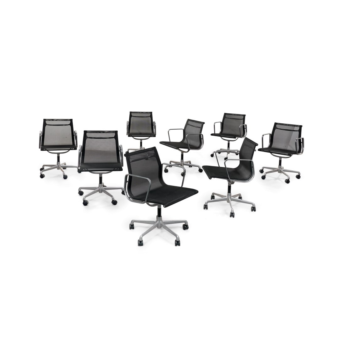 CHARLES & RAY EAMES Otto sedie serie ‘Aluminium Group’, produzione ICF anni ‘90 - CHARLES &: Alluminio, plastica. Etichetta originale. 85,00 x 55,00 x 55,00 cm (8) - Aluminium, plastic. Original label. 33.46 x 21.65 x 21.65 in. (8)