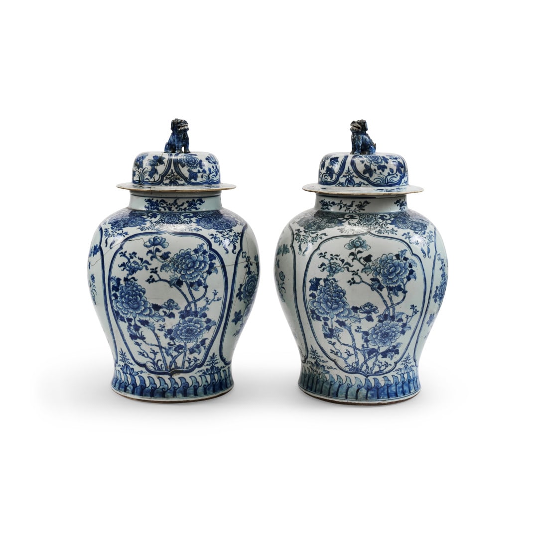 Pair of large vases with cover China, Qing dynasty, mid 18th century (1 of 1)