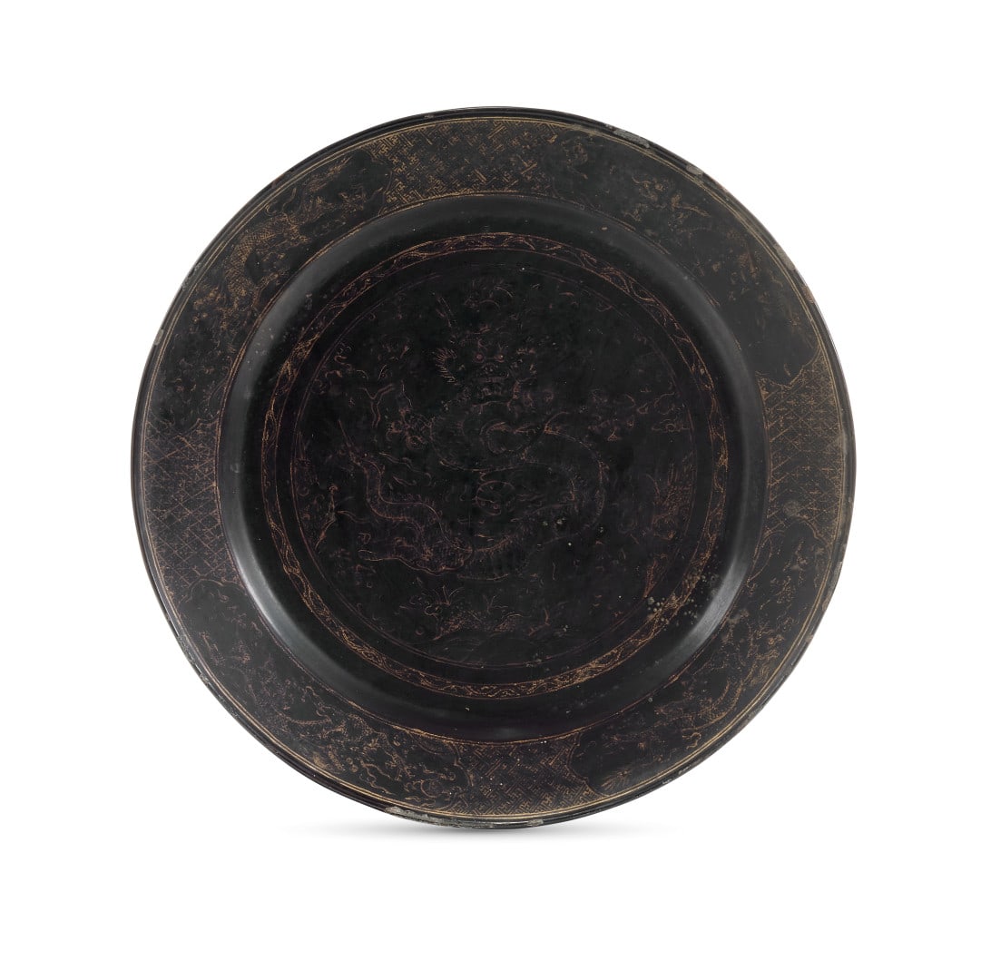 Large dish  China, 18th Century (1 of 1)