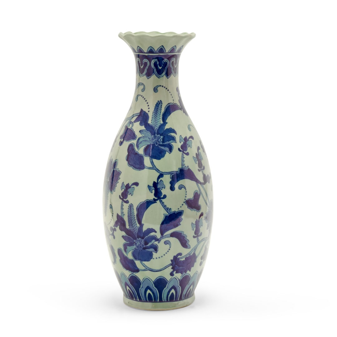 Bottle vase China, 20th century (1 of 1)